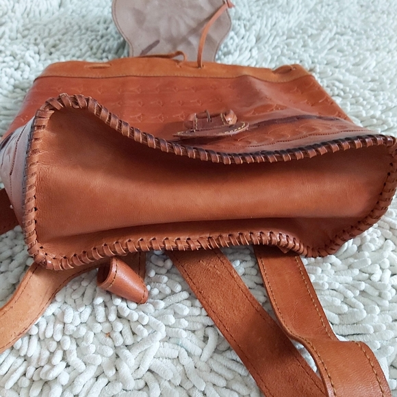 Unbranded brown tooled leather backpack - Picture 2 of 6